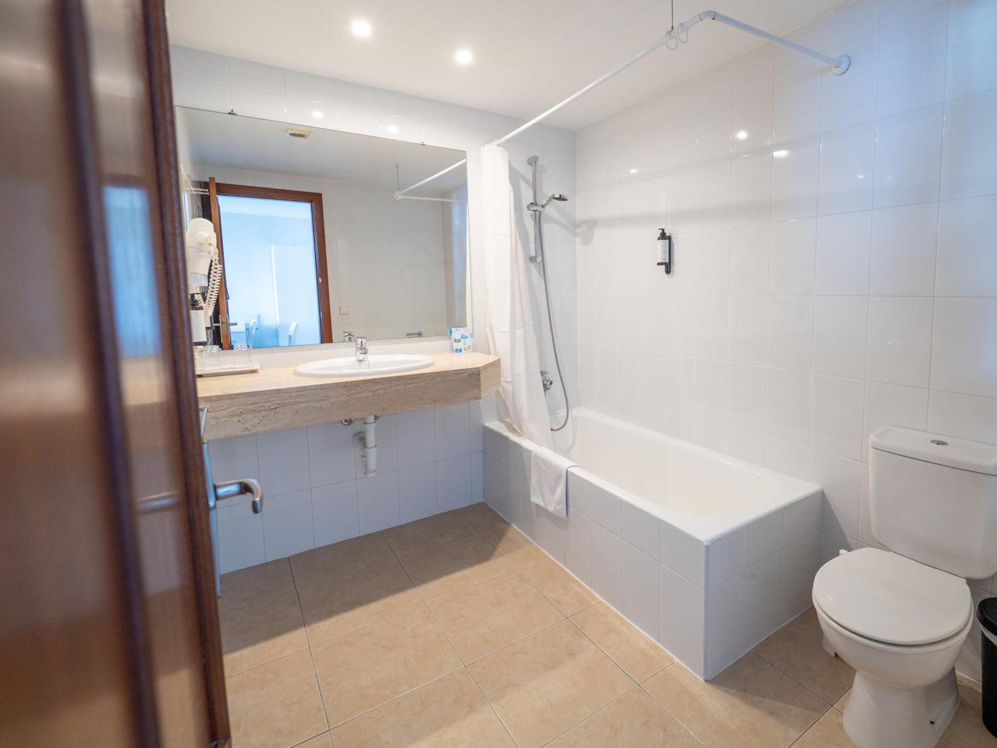 Prope Mare Apartamentos Кала Миллор Экстерьер фото